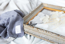 画像をギャラリービューアに読み込む, やわらかく、しなやかな無撚糸の4重ガーゼのフェイスタオル|グレー