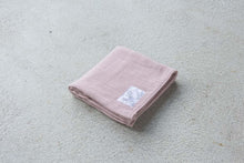 画像をギャラリービューアに読み込む, やわらかく、しなやかな無撚糸の4重ガーゼのフェイスタオル|ピンク