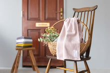 画像をギャラリービューアに読み込む, やわらかい無撚糸のプレミアムフェイスタオル|ピンク