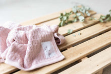 画像をギャラリービューアに読み込む, ワッフルみたいなパイルのやわらかいフェイスタオル|ピンク