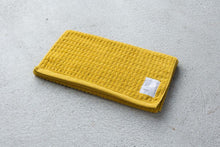 画像をギャラリービューアに読み込む, ワッフルみたいなパイルのやわらかいスリムバスタオル|マスタード