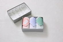 画像をギャラリービューアに読み込む, すっきり吸水きれい続くフェイスタオル３枚　てといろ箱(A5)
